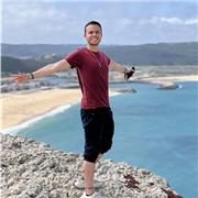 Soy Colombiano, profesional en Deportes, y Master en International Business. He vivido en varios paises y amo conocer culturas N